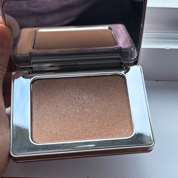 Natasha Denona Super Glow highlighter 02-Light Medium - Picture 2 of 2